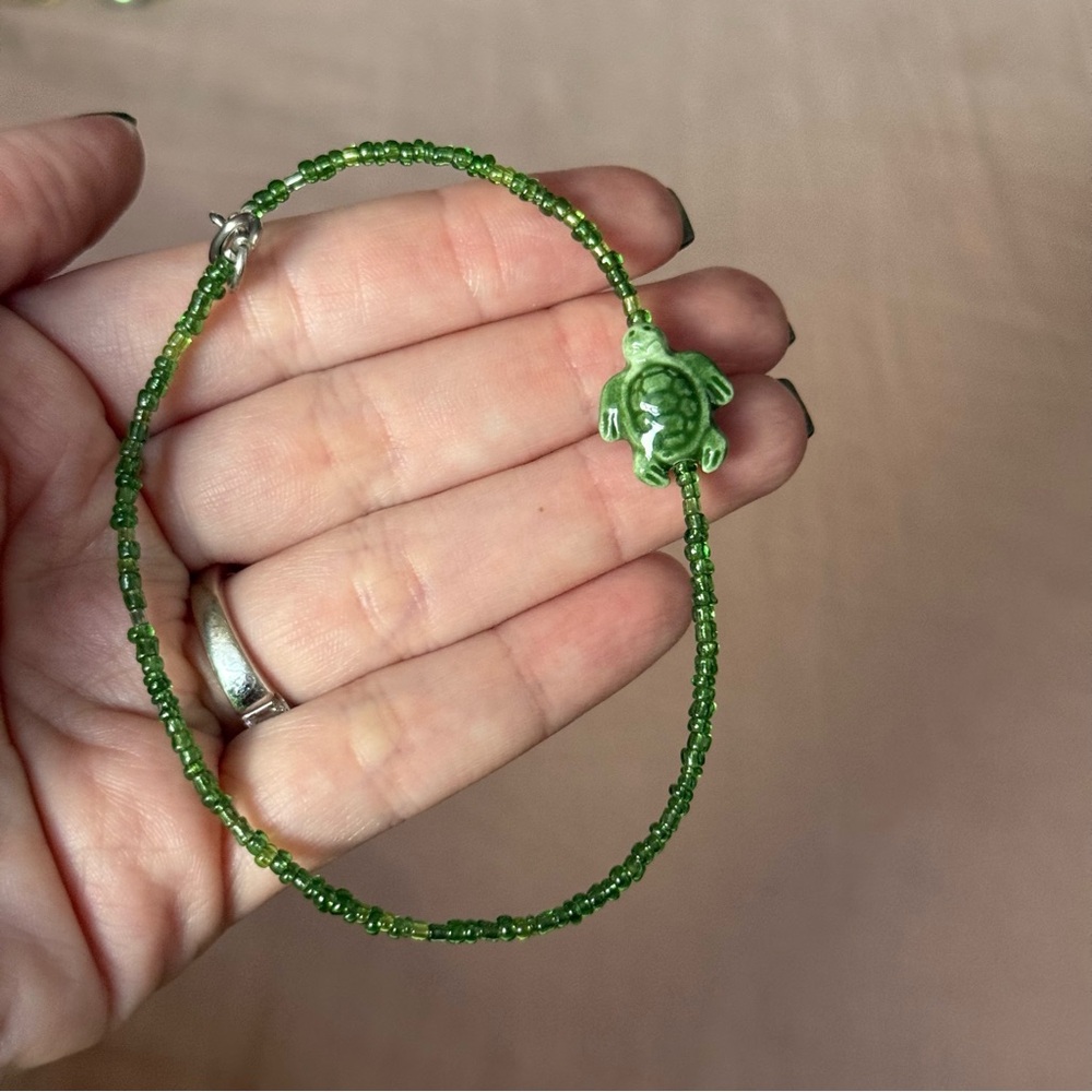 Green Turtle Beaded Anklet – 9.5”